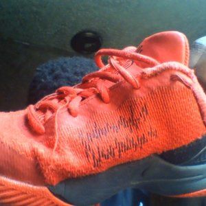 Shoes, size 2-4, the color is red